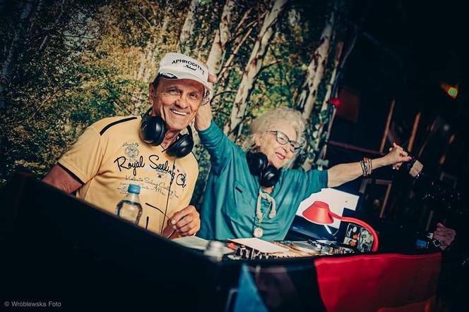 Najstarsza DJ-ka w Polsce zagra w Starachowicach. DJ Wika i szalone lata 70.