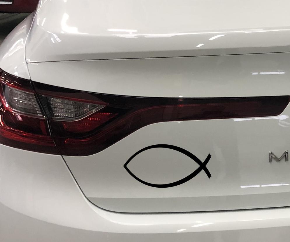 Co oznacza naklejka z rybą na samochodzie? Skąd wziął się ten znak?