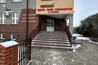 Zmyli ślady krwi po makabrze w szkole. Uczniowie zostali zwolnieni z lekcji