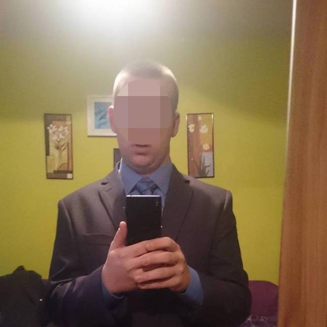 Uczeń podpalił się przed szkołą