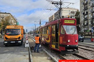 Koniec utrudnień na warszawskiej ulicy. Tramwaje wracają na tory! Znamy datę