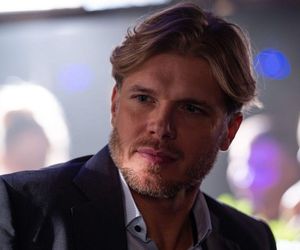 Na dobre i na złe odc. 967. Maks Beger (Tomasz Ciachorowski), haker Drago (Piotr Gadomski)