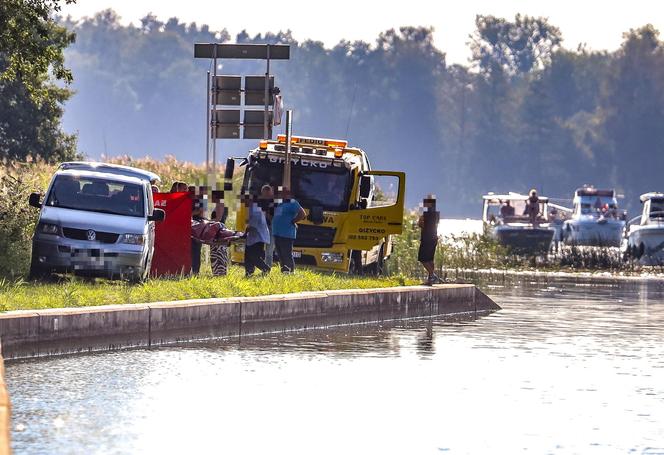 Auto zsunęło się do wody. Dramat na Kanale Grunwaldzkim