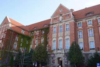 To jeden z najpiękniejszych budynków w Olsztynie. Obecnie trwa jego remont. Zobacz zdjęcia!