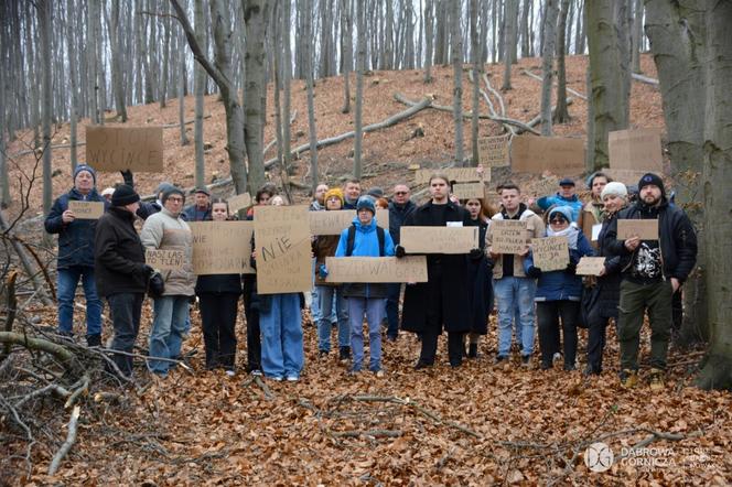 Protest mieszkańców przeciwko wycince drzew na Bukowej Górze