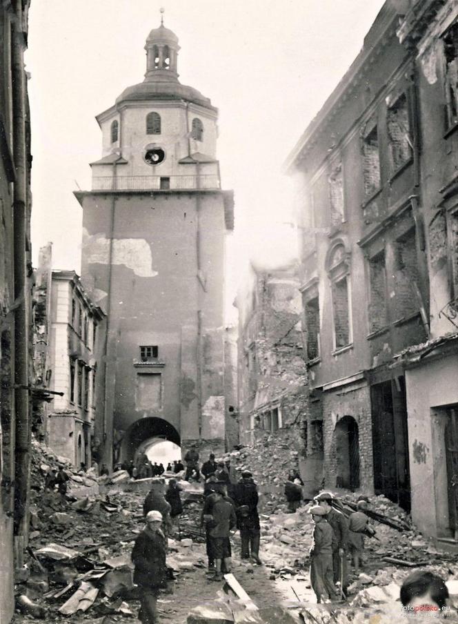 Tak wyglądał Lublin po bombardowaniu. Ogrom zniszczeń był niewyobrażalny! Zobacz zdjęcia