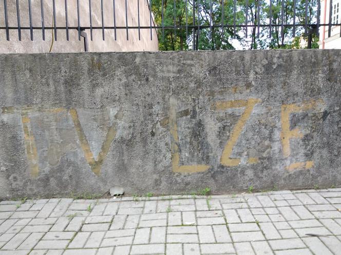 Tarnów. Najdziwniejsze i najśmieszniejsze napisy w miejscach publicznych