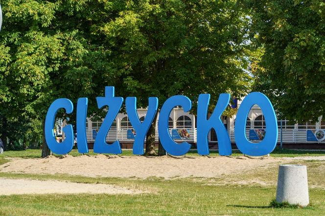 Darmowe leżaki i hamaki na plaży miejskiej w Giżycku. Zobacz zdjęcia