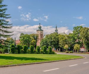 Widok na bazylikę z miechowskiego rynku