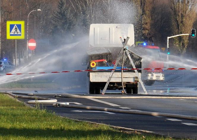 Zablokowana ul. Banacha. Rozszczelniły się butle z acetylenem!