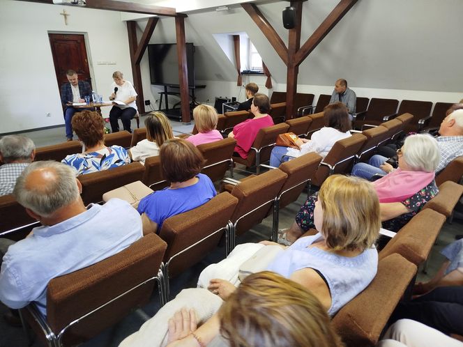 Uczestnicy wydarzenia mogli posłuchać o dotychczasowych dokonaniach literackich Renaty Chojeckiej
