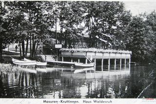 Ta wieś na Mazurach latem przyciąga tłumy. Była schronieniem dla pruskiego księcia przed dżumą