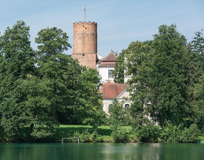 Zamek Joannitów w Łagowie - zobacz zdjęcia zamku i pięknego dziedzińca