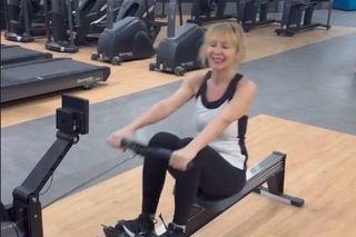 Beata Ścibakówna wylewa siódme poty na siłowni. Ona ma 56 lat?