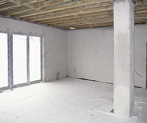 Podłoga na gruncie i podłoga na stropie: grubość, przykłady rozwiązań konstrukcyjnych