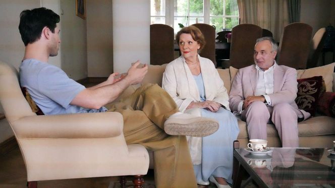 Barwy szczęścia odc. 3122. Józefina Rawiczowa (Elżbieta Jarosik), Andrzej Zastoja-Modelski (Leon Charewicz), Cezary (Marcel Opaliński)