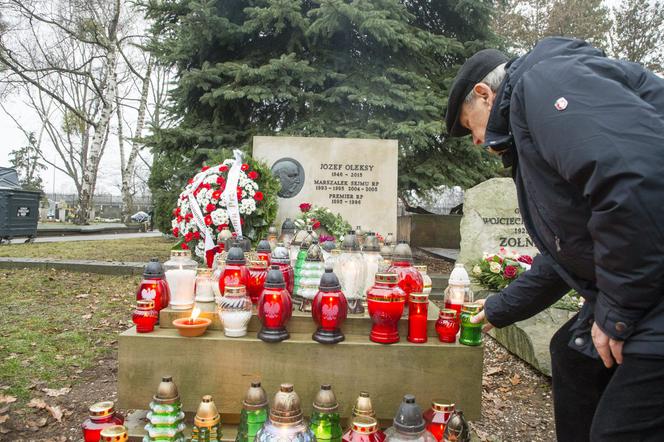 Spotkanie przy grobie Józefa Oleksego na Powązkach