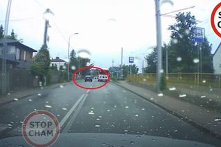 Kierujący oplem potrącił mężczyznę