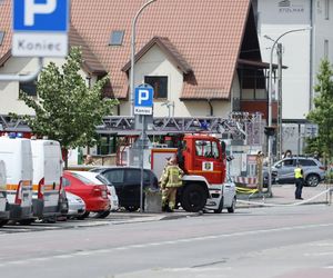 Blok przy ul. Powstańców w Ząbkach po pożarze