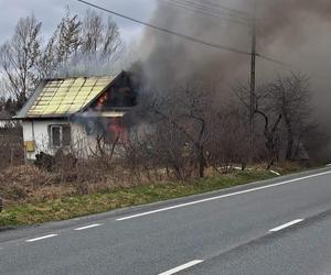 Pożar starego domu w Uszwi