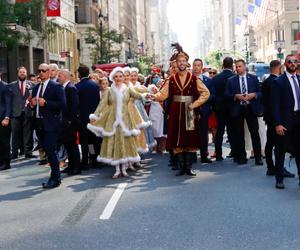 Prezydent Andrzej Duda na Paradzie Pułaskiego w Nowym Jorku. Tańczy poloneza!