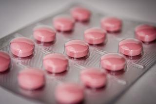Nielegalne tabletki na potencję w Gdyni. 45-latek rozsyłał je po całej Polsce