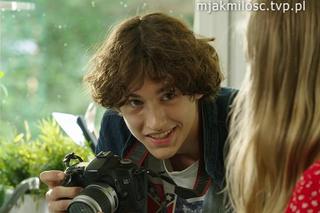 M jak miłość odc. 1776. Lenka (Olga Cybińska), jej chłopak Grzesiek (Borys Wiciński)