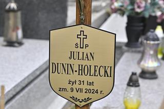 Tak wygląda grób syna Danuty Holeckiej. To już dwa miesiące