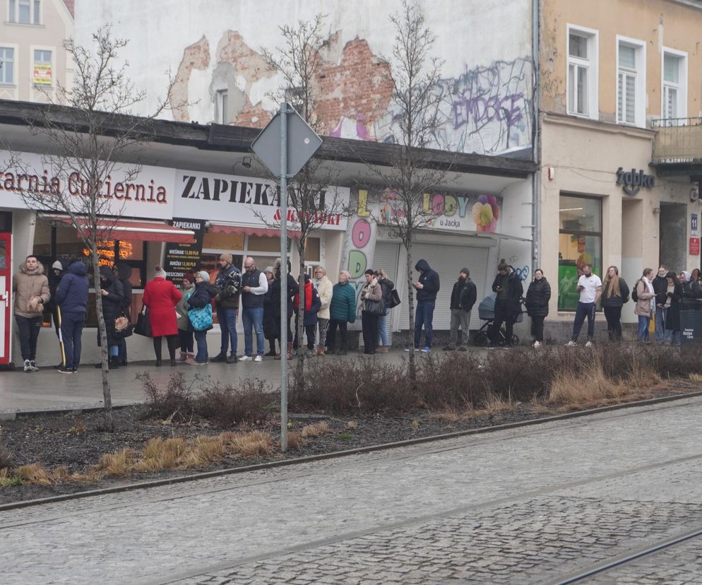 Tłusty Czwartek w Olsztynie. Do cukierni ustawiły się długie kolejki