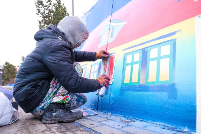 Świąteczny mural na "patelni" w Warszawie