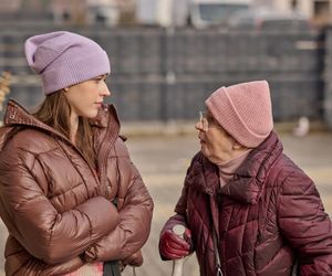 Na Wspólnej odc. 4025. Krystyna Agier (Małgorzata Knothe), Ula (Julia Jurek)