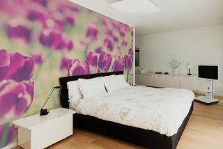 Fototapeta w sypialni w motywem roślinnym