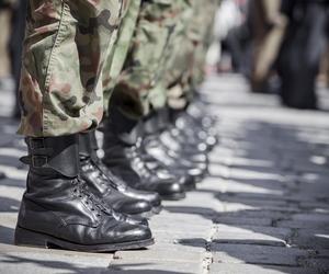 Garbarnia w Lesznie Górnym ma poważne kłopoty! Zabraknie skór na buty dla żołnierzy z NATO i Ukrainy?