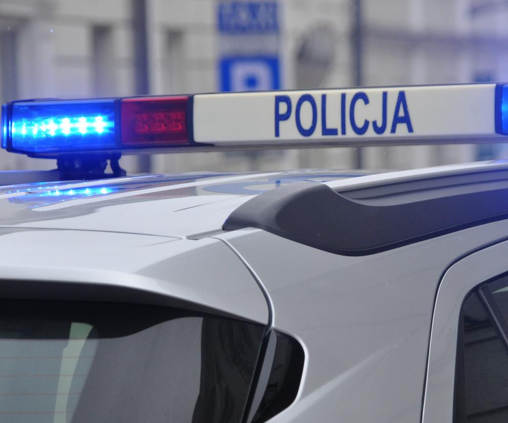 Policjanci ze Staszowa i Chmielnika eskortowali do szpitala rodzącą kobietę! W Kielcach na świat przyszła Helenka