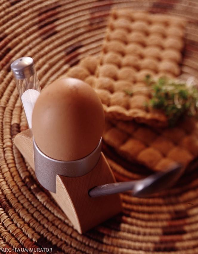 Kieliszek do jajka z drewnianym akcentem