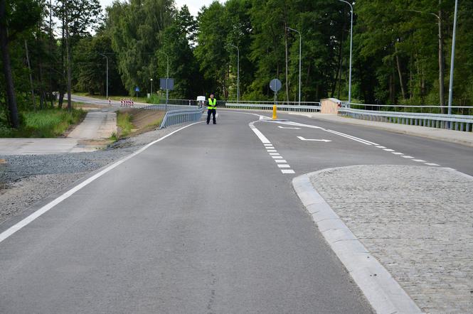  Remont drogi nr 504 na odcinku Frombork - Pogrodzie oficjalnie zakończony. Nadal trwają roboty na moście  nad Baudą