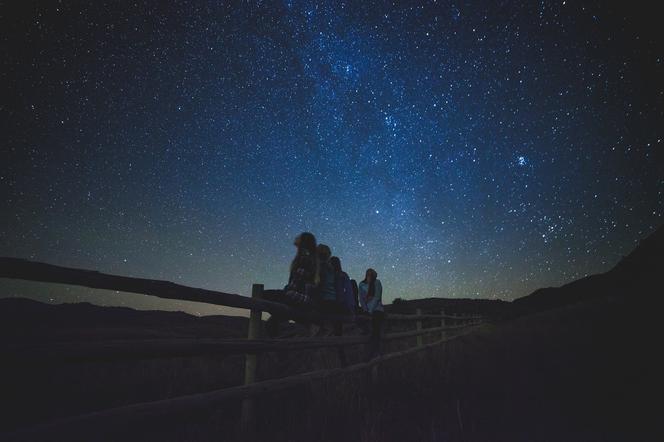 Kometa SWAN pojawi się na nocnym niebie! Kiedy i jak obserwować ją w Bełchatowie i okolicach?