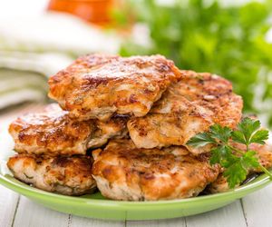 Kotlety papieskie to hit w moim domu. Są pyszne, soczyste i zawsze się udają 