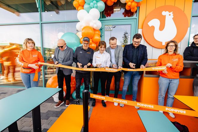 Czekali na to nawet 10 godzin! Szaleństwo na otwarciu Popeyes w Częstochowie