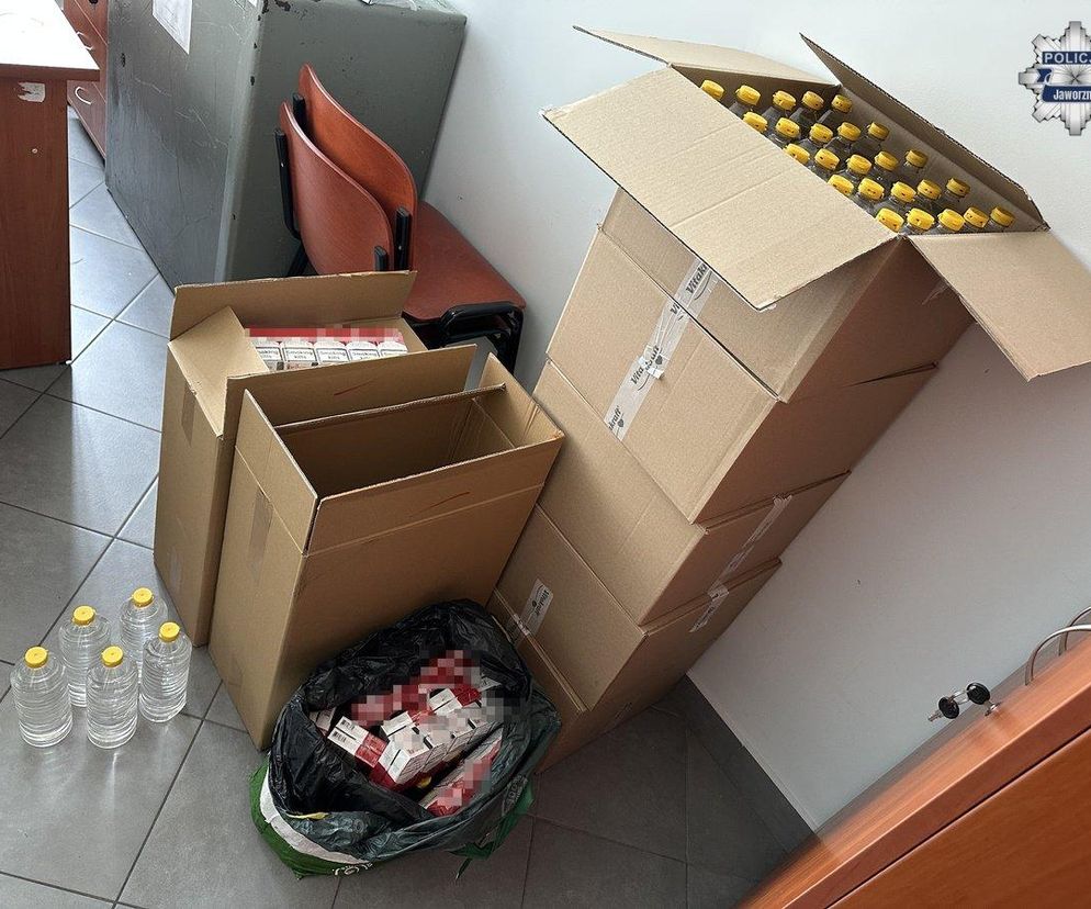 Kontrabanda i próba łapówki w Jaworznie. Miał towar warty 27 tys. zł