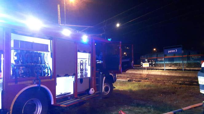 Nocny pożar lokomotywy w powiecie bydgoskim [ZDJĘCIA]