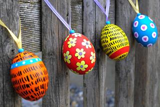 Dekoracje wielkanocne przed domem