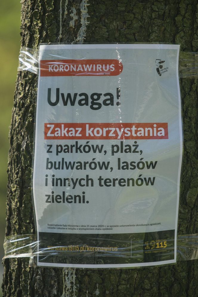 Komunikat na skwerze na warszawskiej Ochocie