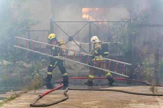 Pożar hali pod Zieloną Górą. Ewakuacja mieszkańców