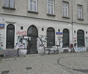 „To co robi miasto, to skandal”. Warszawa sprzedaje zabytkową kamienicę w centrum za grube miliony