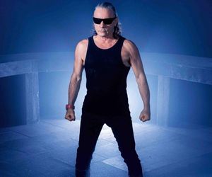 Bruce Dickinson zaśpiewał utwór Judas Priest z ulicznym grajkiem. Niecodzienny widok! 