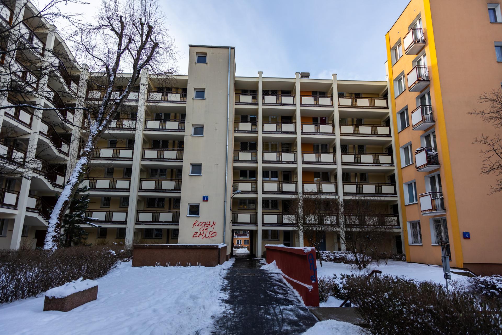 Przyczółek Grochowski - zdjęcia warszawskiego Pekinu. Zobacz, jak wygląda najdłuższy blok w Polsce