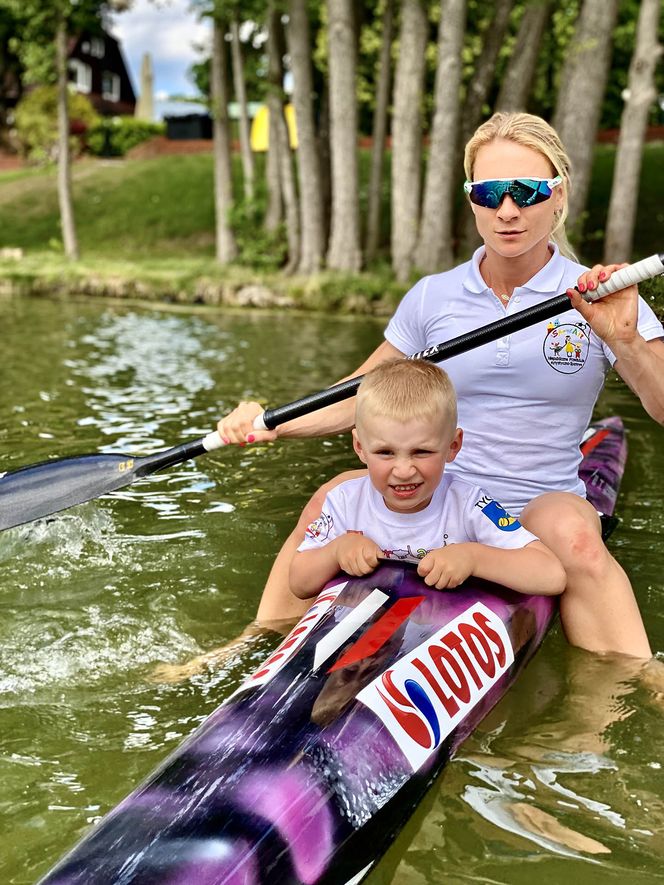Karolina Naja i rodzina