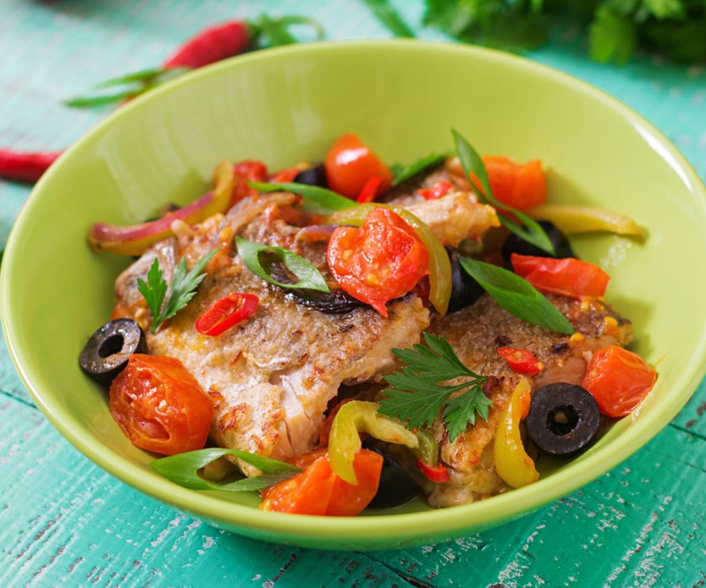 Delikatna ryba w śródziemnomorskim stylu. Gotowa w niecałe 30 minut