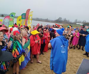 Mazowieckie Morsy otworzyły sezon morsowania 2025/2026 nad zalewem w Siedlcach